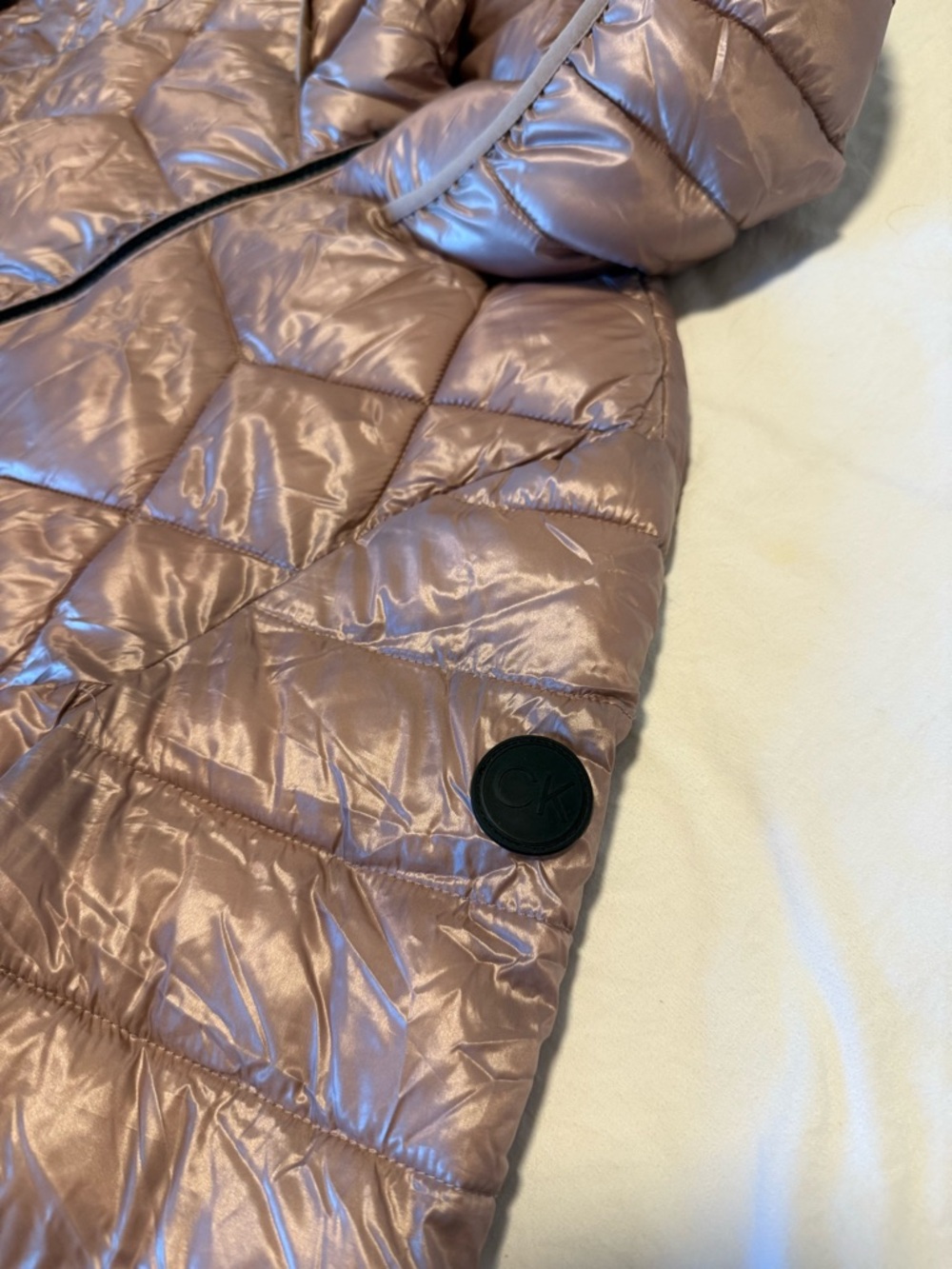 Calvin Klein Lightweight Hooded Puffer Jacket in Rose Gold 💞 SIZE XL - Picture 2 of 5